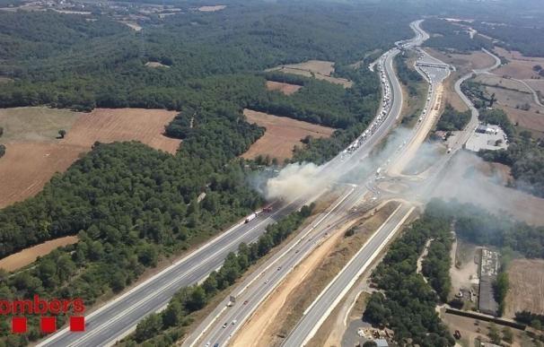 Normalizada la circulación en la AP-7 en Viladesens (Girona) tras un incendio