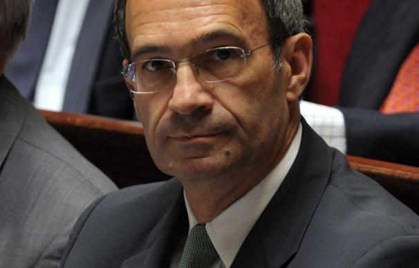 El ministro de Trabajo renuncia como tesorero del partido de Sarkozy