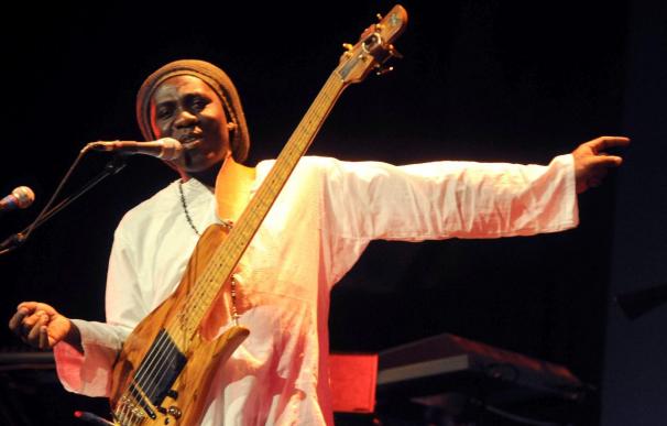 El bajista africano Richard Bona trae su fusión de jazz al Palau de la Música