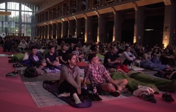 Un total de 400 personas escuchan acostados el concierto de música clásica contemporánea 'Sleep'