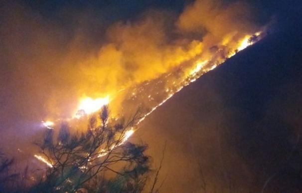 Evoluciona favorablemente un incendio forestal declarado de madrugada en Cártama
