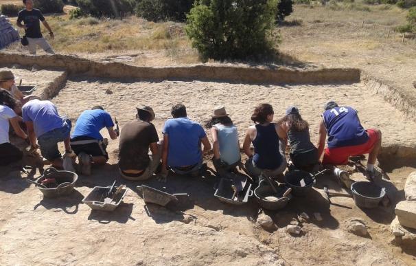 Universitarios participan en una campaña de excavaciones arqueológicas en el Pueyo de Marcuello