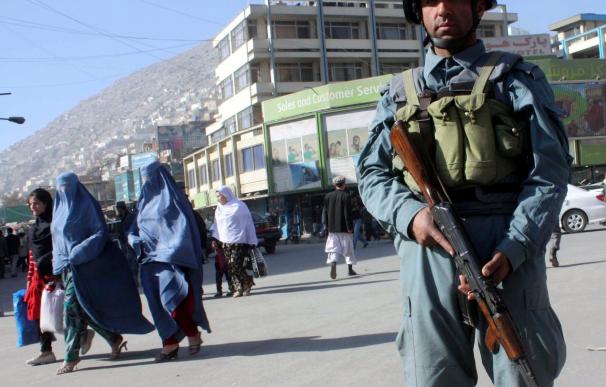 Varios muertos o heridos en un asalto y un ataque suicida de los talibanes afganos
