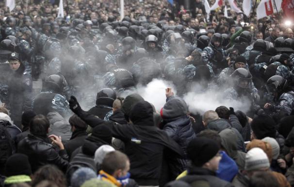 Multitudinaria manifestación en Kiev contra la renuncia al acuerdo con la UE