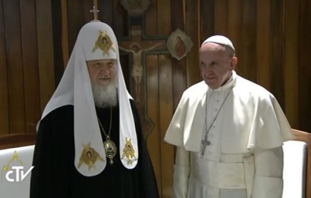 El Papa y el patriarca firman una declaración conjunta y piden proteger a los cristianos de Oriente Medio