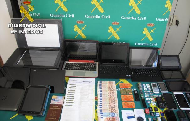Detenidas tres personas por estafar más de 100.000 euros a través de Internet en 21 provincias