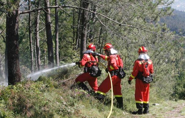 Dos detenidos por provocar un incendio forestal en Poio