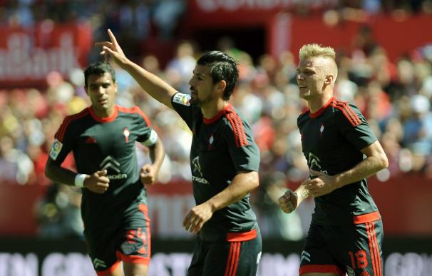 Celta Vigo's forward Nolito (C) celebrates a goal