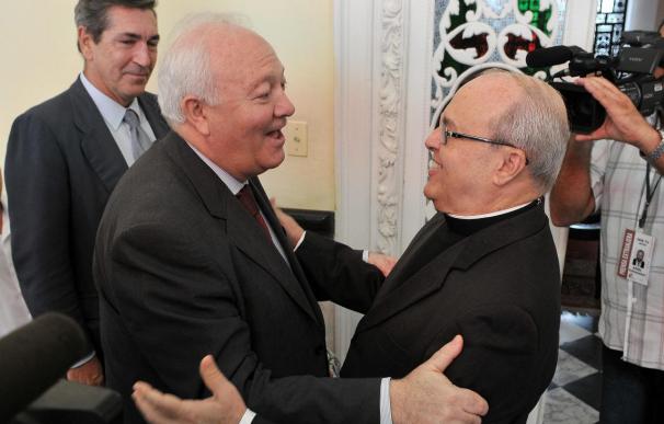 Moratinos se reúne con Gobierno e Iglesia en Cuba y confía en el éxito de su visita