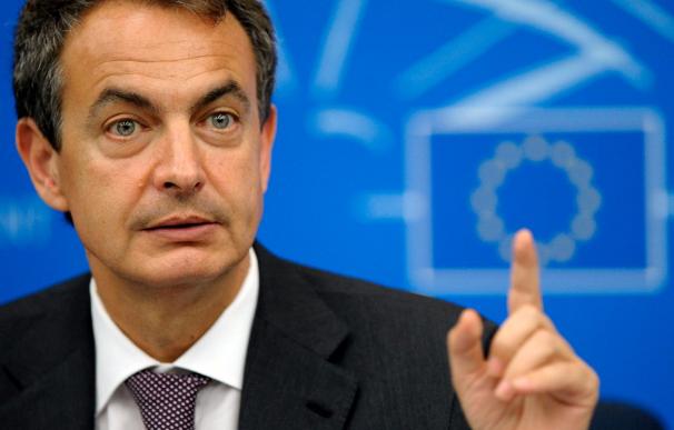 Zapatero insiste en que no tiene "ninguna intención" de cambiar su Gobierno