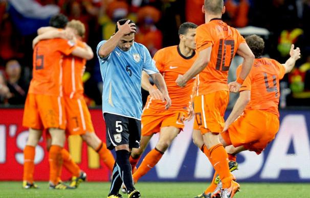 2-3. Holanda, primer finalista, tras ganar a Uruguay