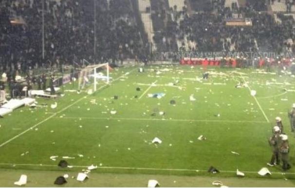 Suspendido el PAOK - Olympiacos por disturbios e invasión de campo / Twitter @germa_garcia