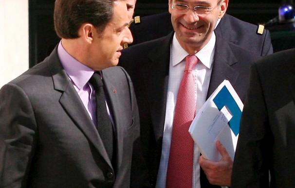El presidente francés califica de "calumnia" la acusación de que recibió dinero de Bettencourt