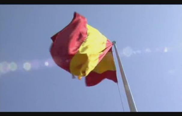 Homenaje a la bandera y los caídos en Málaga