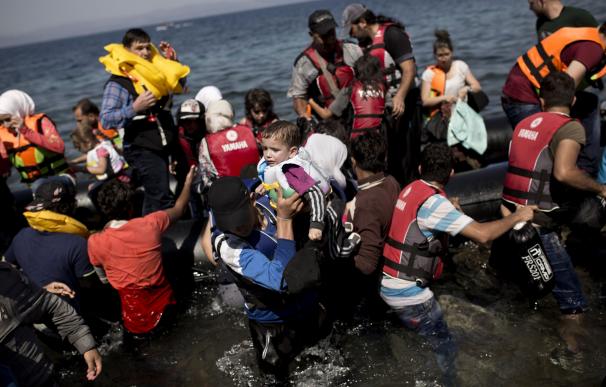 Muere un niño de un año que viajaba en una patera frente a la isla de Lesbos
