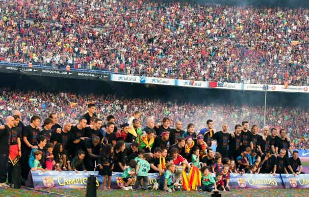 Un Camp Nou hasta la bandera pone punto final a la fiesta por la Champions