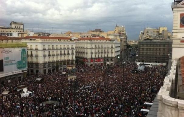 Cientos de "indignados" se vuelven a concentran para pedir un cambio político y social