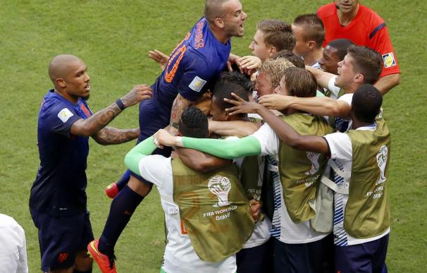 1-5. La venganza de Holanda empuja con crueldad al abismo al campeón