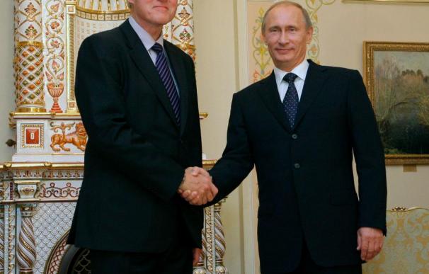 Putin dice a Clinton que el escándalo de los espías no debe ensombrecer las relaciones