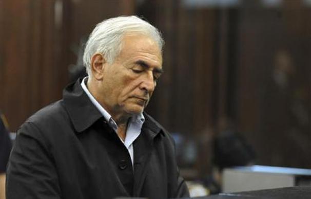 Strauss-Kahn sigue preso; Francia y el FMI buscan caras nuevas