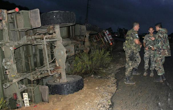 Un muerto y cuatro heridos al volcar un vehículo militar en Vilamarxant (Valencia)