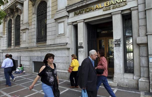 Continúa retirada de fondos em Grecia pero los bancos no esperan problemas