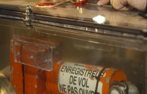 Los expertos recuperan los datos de las cajas negras del avión de Air France