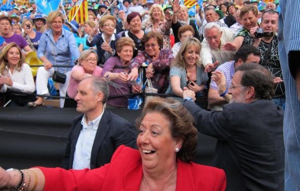 Rajoy, a Camps: "Paco eres un gran presidente. Tienes mi amistad sincera y mi apoyo"