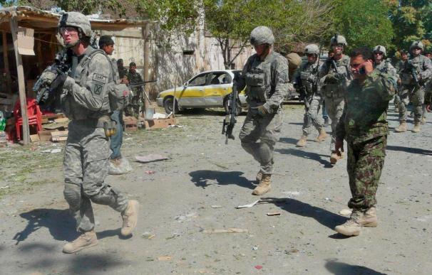 Un asalto talibán contra una agencia de EEUU causa cinco muertos en el norte afgano