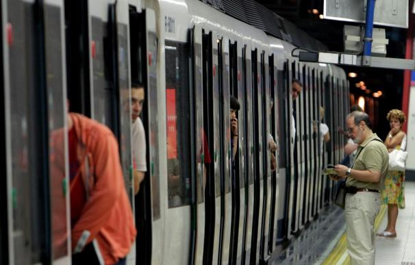 El Metro de Madrid funciona sin incidentes al 50 por ciento y los sindicatos y la empresa se vuelven a reunir