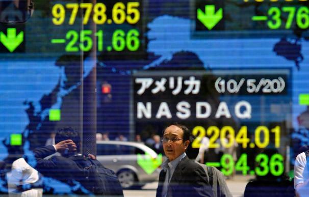 El Nikkei pierde casi el 4 por ciento entre el desplome del euro