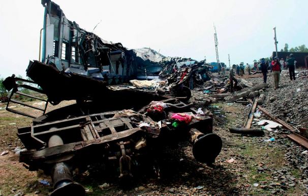 Al menos 49 muertos y 150 heridos por choque de trenes en la India