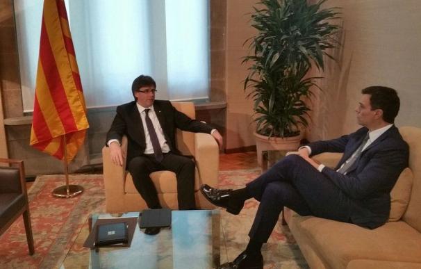 El líder del PSOE, Pedro Sánchez, con el president de la Genelitat, este martes.