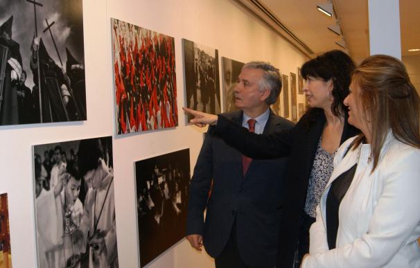 Un total de 45 fotografías repasan la Pasión en Valladolid y las dos Medinas en una exposición