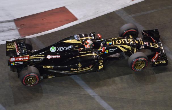 Lotus F1 Team's French diver Romain Grosjean drive