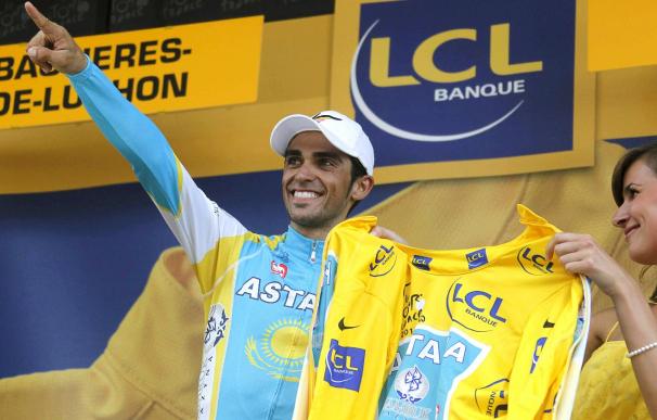 Contador se viste de amarillo al aprovechar una avería de Andy Schleck