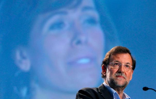 Rajoy critica la reforma laboral y las medidas de gasto social del Gobierno