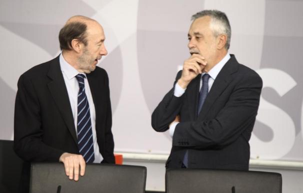 Griñán cree que la Ejecutiva Federal del PSOE está acertando "en la oposición" y dice sentirse "orgulloso" de Rubalcaba