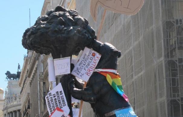 El oso de Sol se convierte en uno de los símbolos de la protesta ciudadana que ocupa la Puerta del Sol