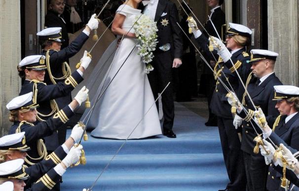 La princesa Victoria y Daniel viven su gran día compartido con miles de suecos