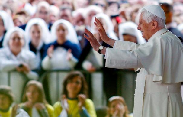 El papa pide a la Virgen de Fátima que lo sostenga para que sea "firme en la fe"