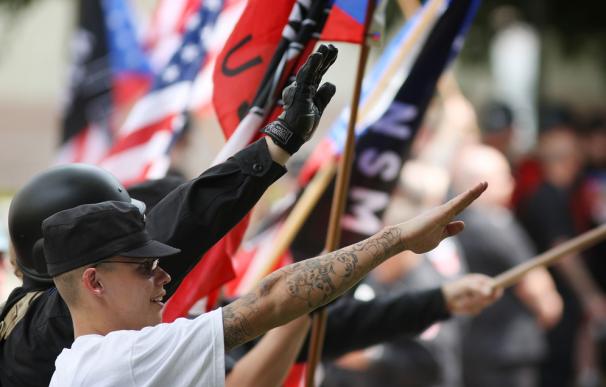 Tensión racial en EEUU: Panteras Negras y neonazis patrullan armados en las calles de Florida “preparados para la guerra”