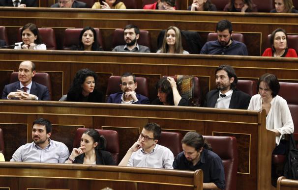 Podemos exige derogar la reforma laboral de Zapatero, base de la "erosión de derechos" aprobada por Rajoy