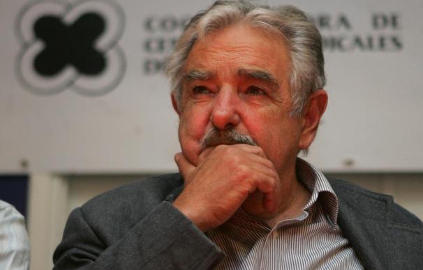La suspensión del viaje de José Mujica a Madrid reaviva el debate sobre su pasado y su salud