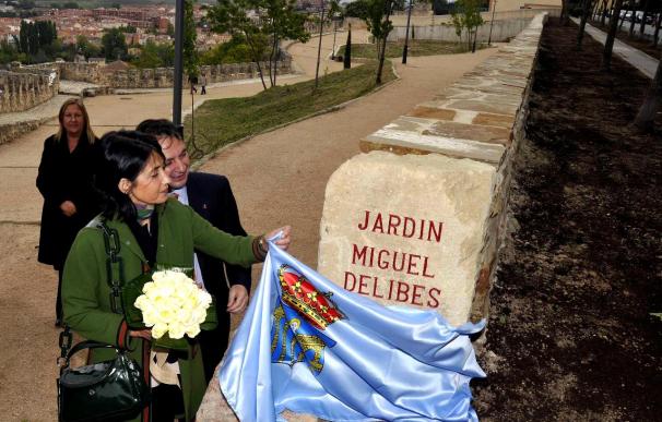 El Ayuntamiento Segovia dedica un jardín centro histórico a Miguel Delibes