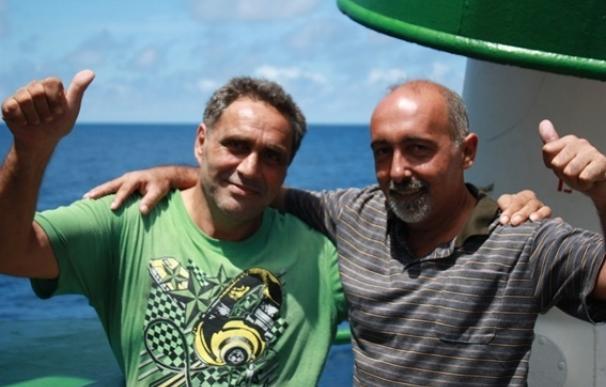 Los dos tripulantes gallegos del 'Vega 5' viajan a España