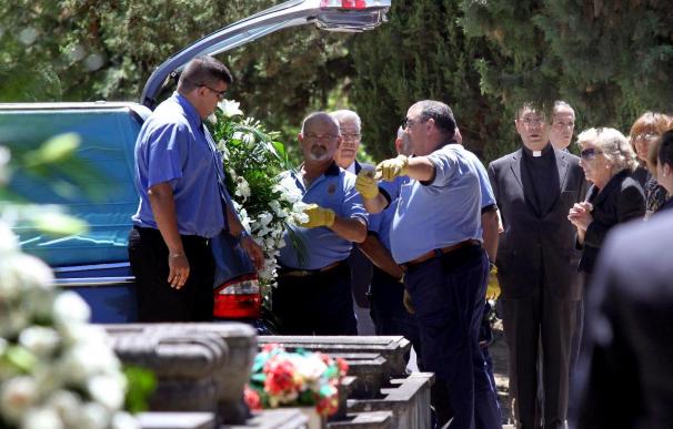 Sánchez Junco recibe sepultura en el panteón familiar del cementerio de Palencia