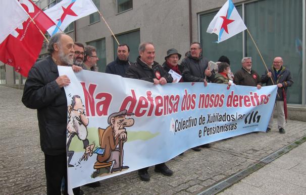 Jubilados y pensionistas protestan en localidades gallegas contra la reforma de las pensiones y el copago farmacéutico