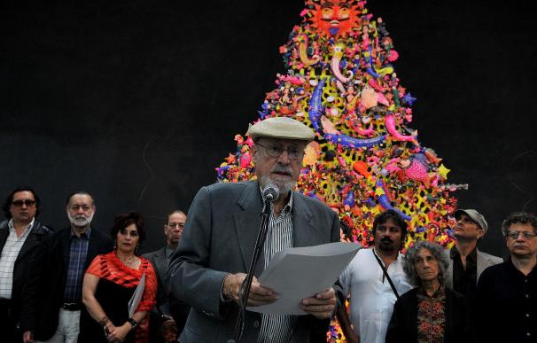 Escritores de Cuba critican a los intelectuales españoles que hagan juego a los enemigos de la isla