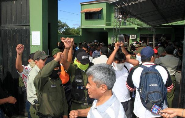 El Gobierno de Morales y los policías amotinados reanudan las negociaciones